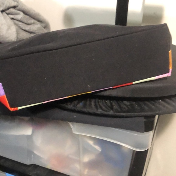 Quirky tote with wooden handles ,magnetic clasp,bright colours in satin fabric - Picture 5 of 5